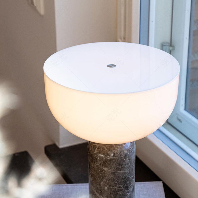 Brehn | MarbleLuxe Lampe - Luxuriöse Marmor Tischlampe mit goldenen Akzenten