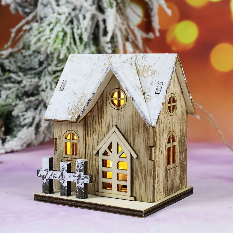 Brehn | Weihnachtlich beleuchtetes Haus