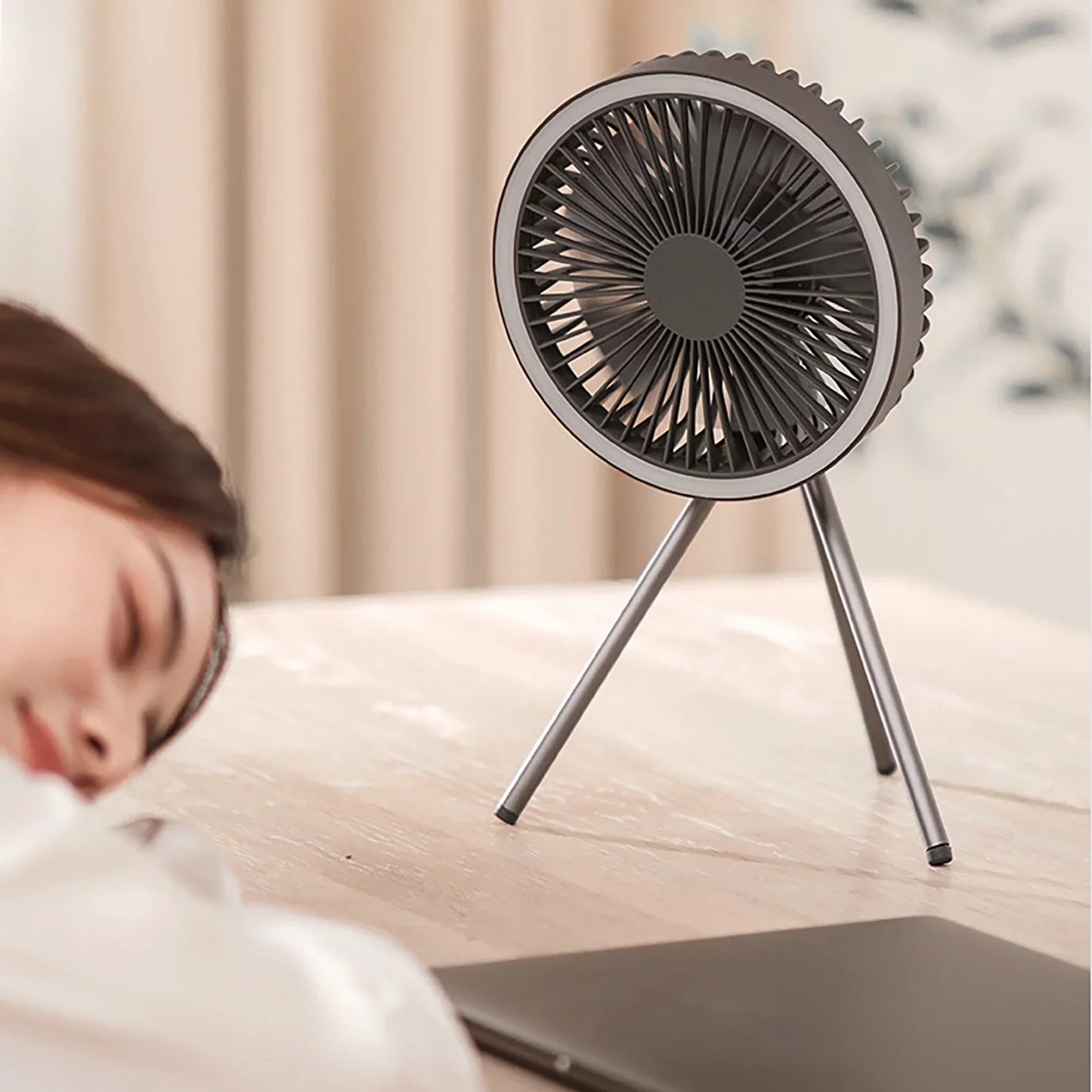 Wiederaufladbarer 10.000mAh Camping Ventilator mit LED-Beleuchtung und Powerbank | Brehn