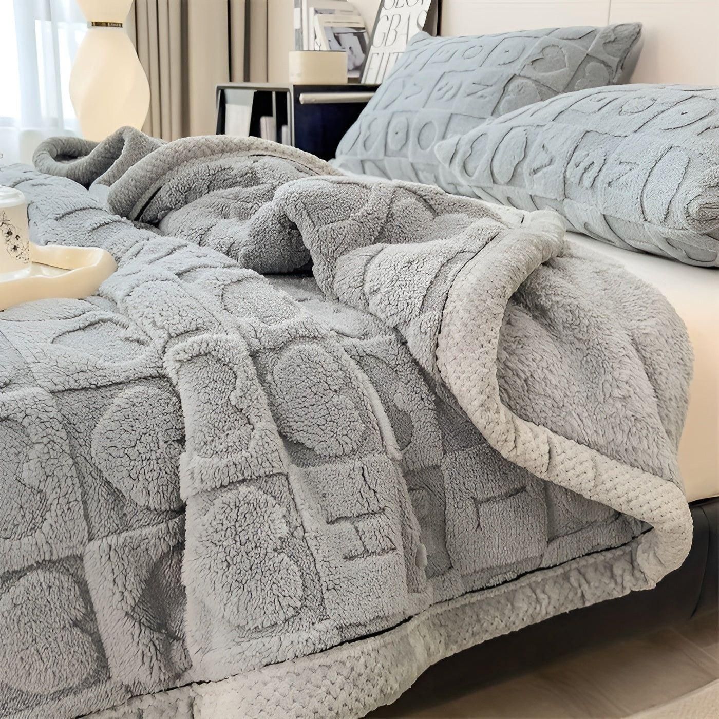 CoralDream Brehnanket – Warme Fleece-Winter-Brehnanket mit doppelseitigem Herz- und Buchstabenmotiv