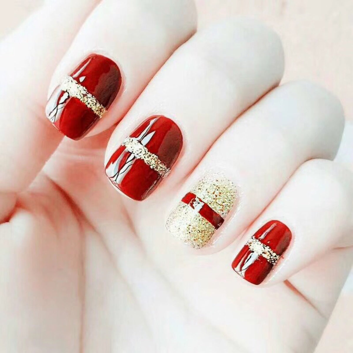 Festliches Press-On Nagelkunstset