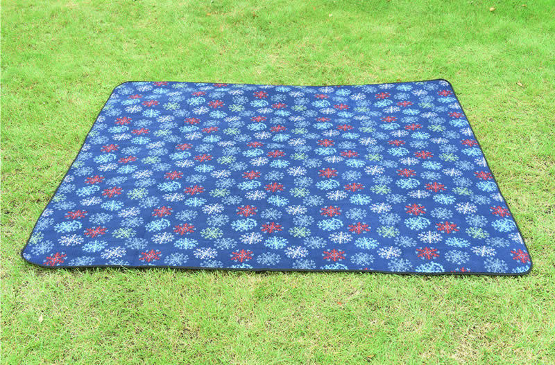 Picknickdecke mit wasserabweisender Unterseite und pflegeleichtem Material Brehn