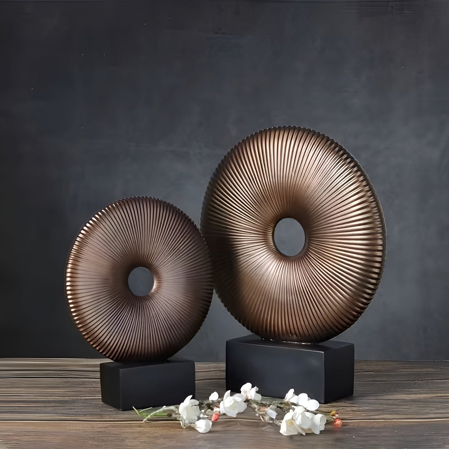 Runde Skulptur im Vintage-Stil – chinesisch inspiriert | Stilvolle Wohndekoration aus Kunstharz