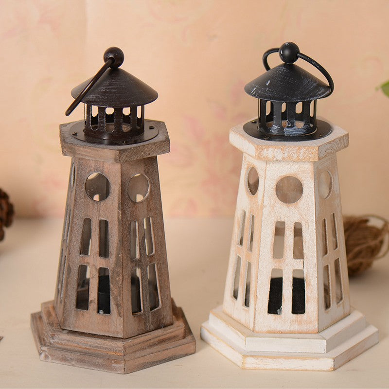 Sechseckige Holztopf-Laterne im Leuchtturm-Stil mit ausgeschnittenen Fenstern und Metalldach Brehn