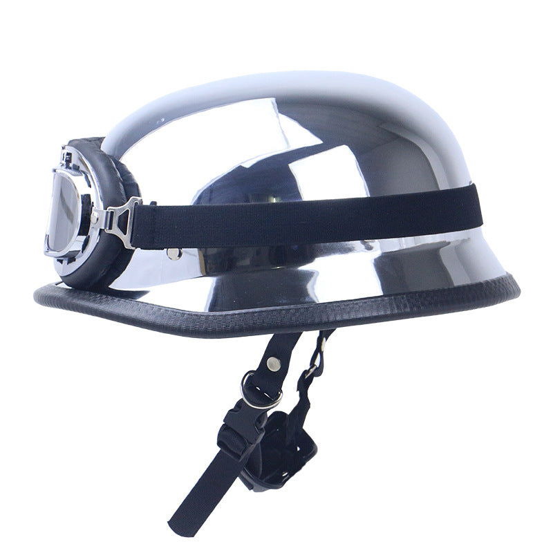 Verchromter Vintage-Motorradhelm mit Schutzbrille Brehn