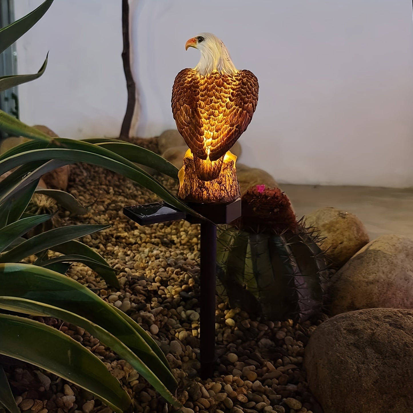 SolarGlow Eagle - Stylische Solarleuchte für Gartenbeleuchtung | Brehn