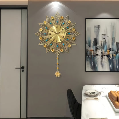 Elegante Blumen-Wanduhr mit luxuriösen goldenen Akzenten | Brehn
