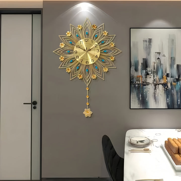Elegante Blumen-Wanduhr mit luxuriösen goldenen Akzenten | Brehn