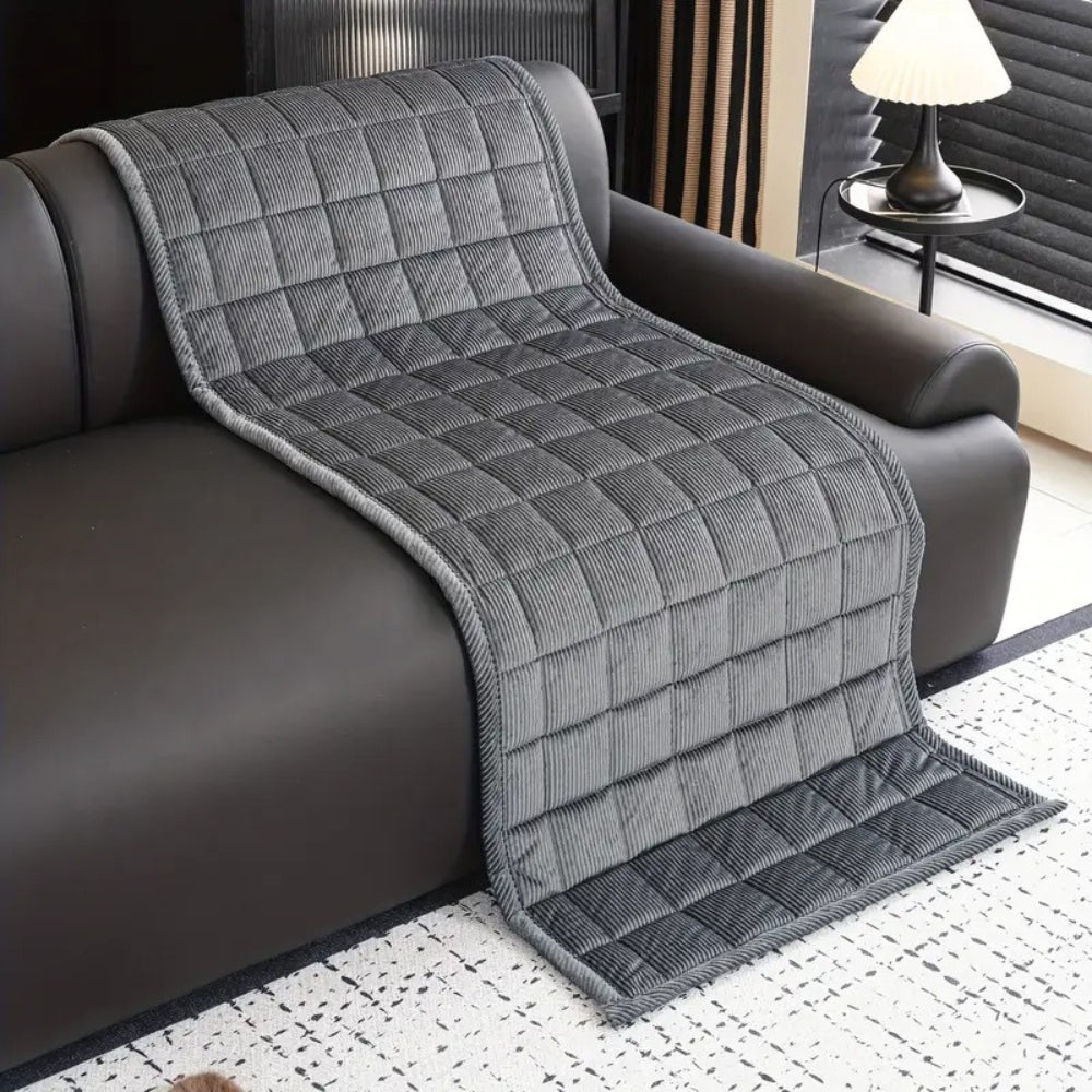 LuxeShield Quiltmatte — Verwandle Dein Sofa in eine makellose Wohlfühloase voller Schutz und Kuschelkomfort | Brehn