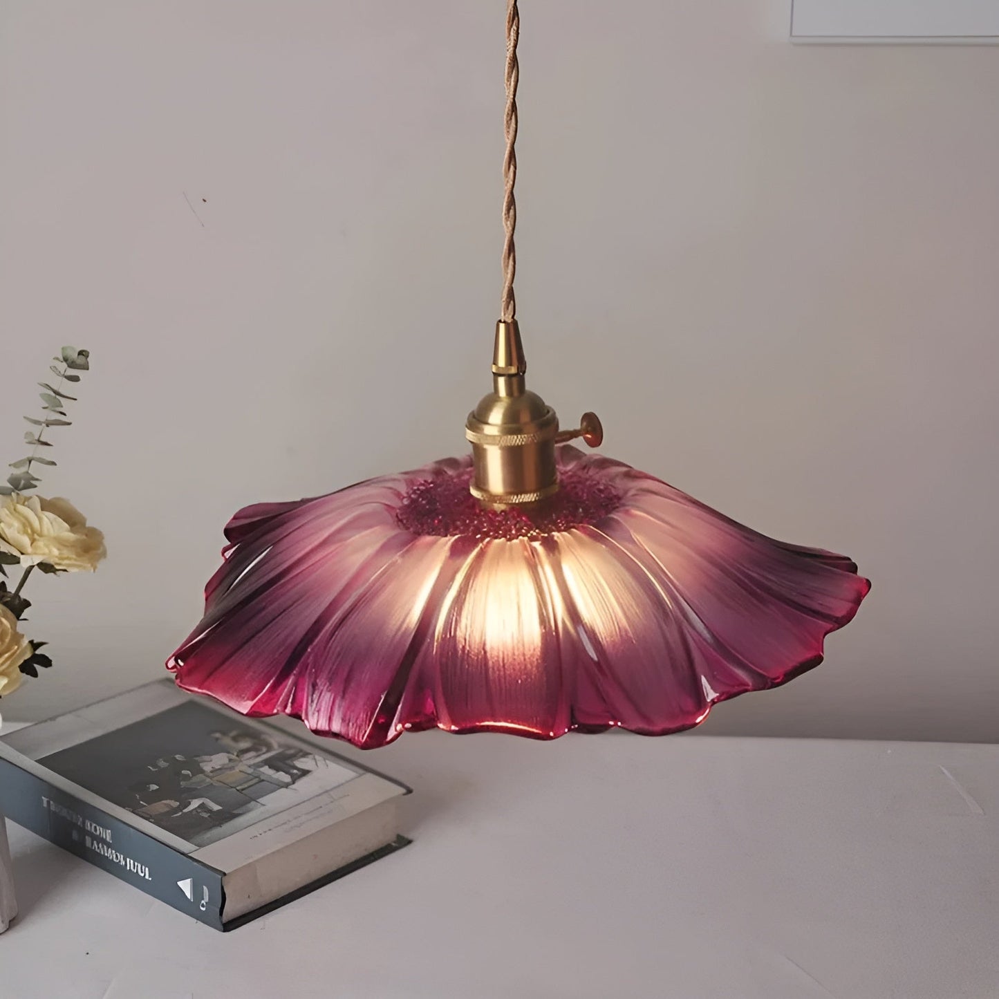 Hängelampe mit Blumenmotiv – Warmes Licht & stilvolles Design | Für Ihr Zuhause
