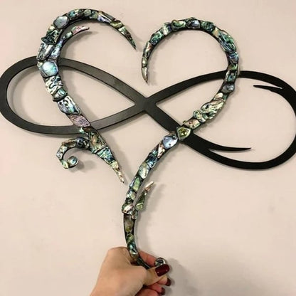 InfinityHeart Wanddekoration – Eisenskulptur mit Symbol der ewigen Liebe