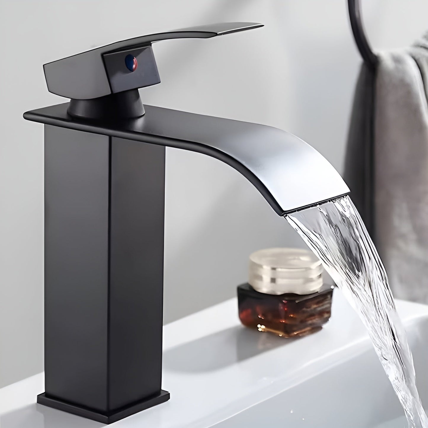 Edelstahl-Waschtischarmatur – Wasserfallauslauf mit Warm- und Kaltwasser | Einloch-Mischbatterie im Brehnack-Design für das Badezimmer