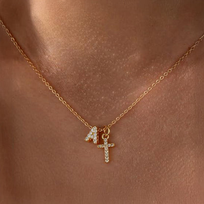 Brehn | Zarte Diamant Initial & Kreuz Halskette