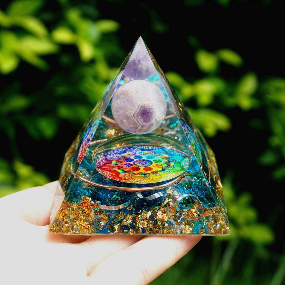 Amethystkugel mit blauer Quarz-Orgonpyramide