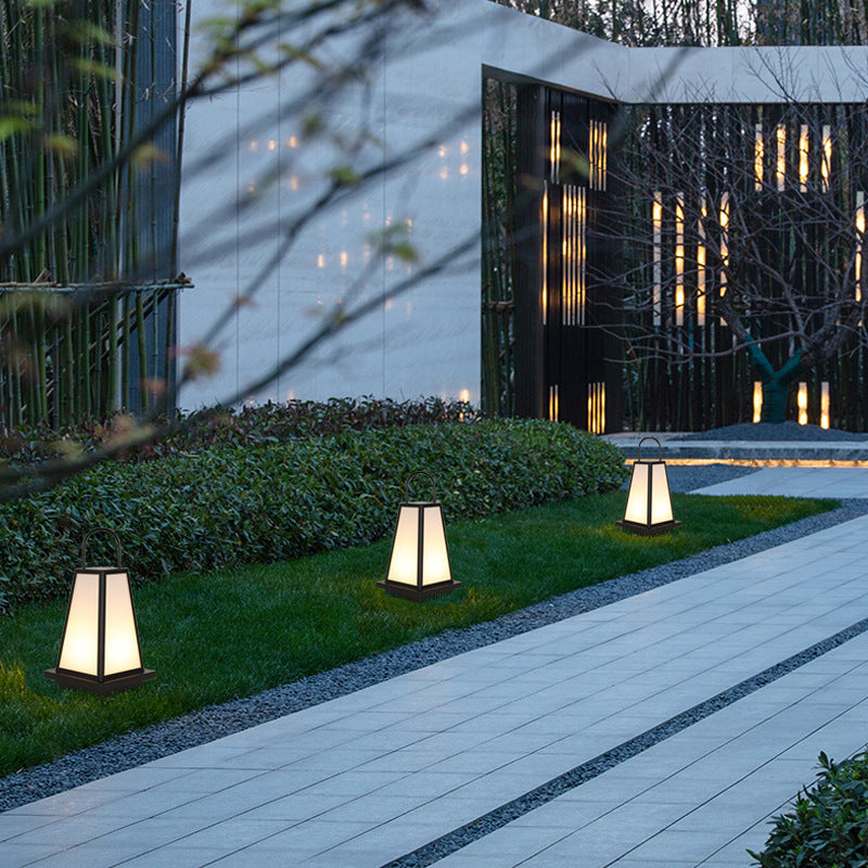 Zeitgenössische Industrielle Solar Eisen Acryl 1-Licht Außenpfostenlampe für den Garten | Brehn