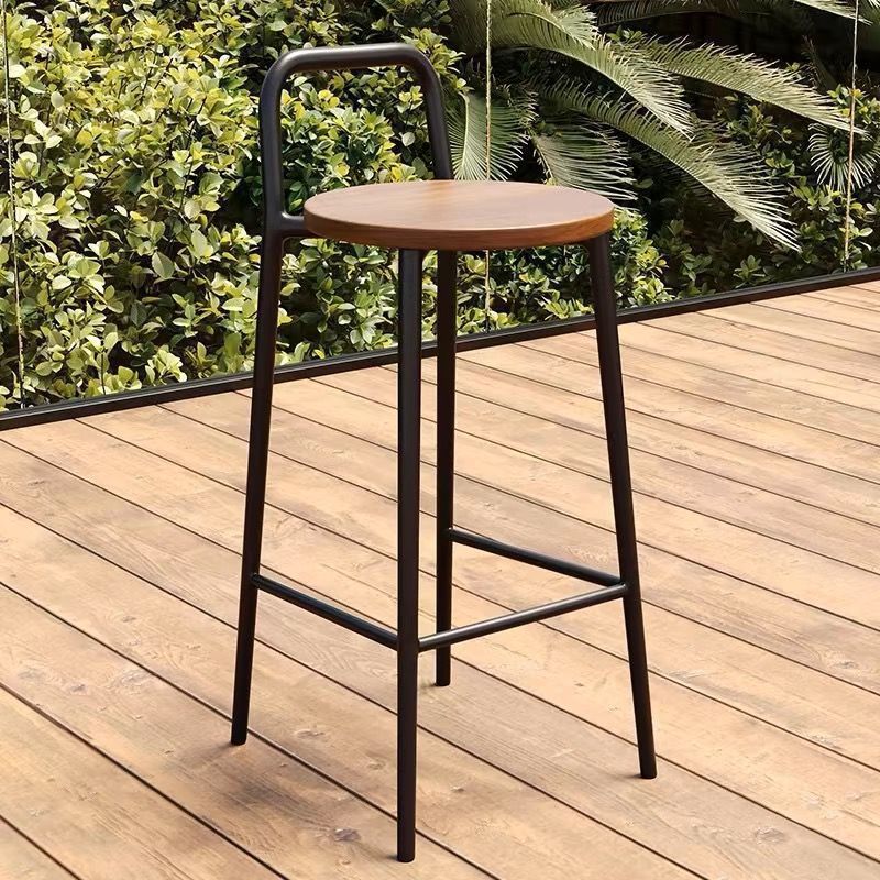 Zeitgenössischer nordischer Kohlenstoffstahl massivem Holz rechteckiger Outdoor-Barhocker ohne Rückenlehne für den Außenbereich | Brehn