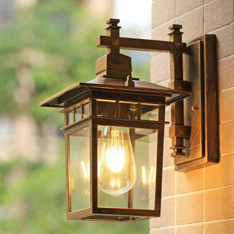 Traditionelle rustikale gegossene Aluminium-, Eisen- und Glas-rechteckige 1-Licht-Wandlampe für Garten und Terrasse | Brehn