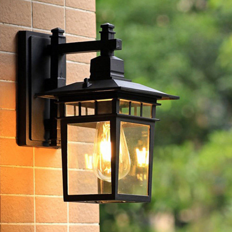 Traditionelle rustikale gegossene Aluminium-, Eisen- und Glas-rechteckige 1-Licht-Wandlampe für Garten und Terrasse | Brehn
