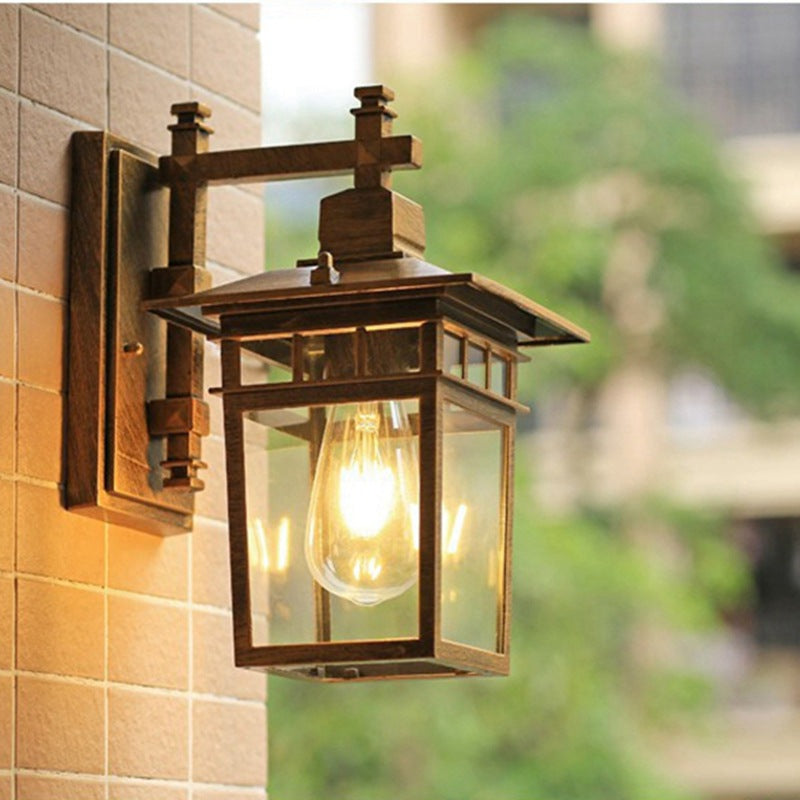 Traditionelle rustikale gegossene Aluminium-, Eisen- und Glas-rechteckige 1-Licht-Wandlampe für Garten und Terrasse | Brehn