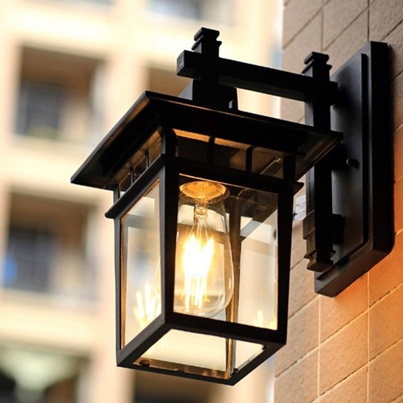 Traditionelle rustikale gegossene Aluminium-, Eisen- und Glas-rechteckige 1-Licht-Wandlampe für Garten und Terrasse | Brehn