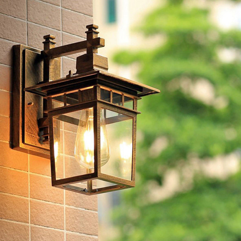 Traditionelle rustikale gegossene Aluminium-, Eisen- und Glas-rechteckige 1-Licht-Wandlampe für Garten und Terrasse | Brehn
