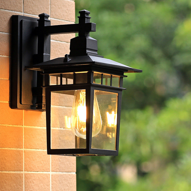 Traditionelle rustikale gegossene Aluminium-, Eisen- und Glas-rechteckige 1-Licht-Wandlampe für Garten und Terrasse | Brehn