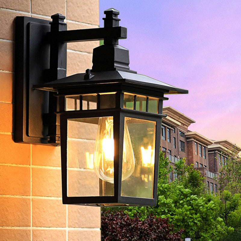 Traditionelle rustikale gegossene Aluminium-, Eisen- und Glas-rechteckige 1-Licht-Wandlampe für Garten und Terrasse | Brehn