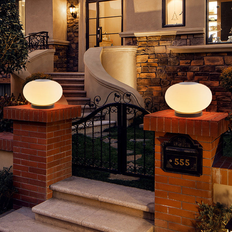 Moderner minimalistischer PE ovaler LED-Solar- und wasserdichter Außenleuchte für Garten und Terrasse | Brehn