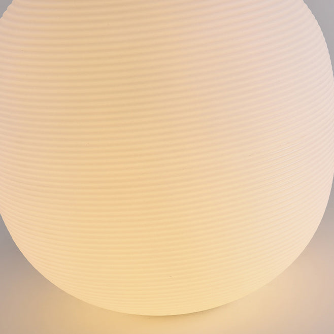 Moderner minimalistischer PE ovaler LED-Solar- und wasserdichter Außenleuchte für Garten und Terrasse | Brehn