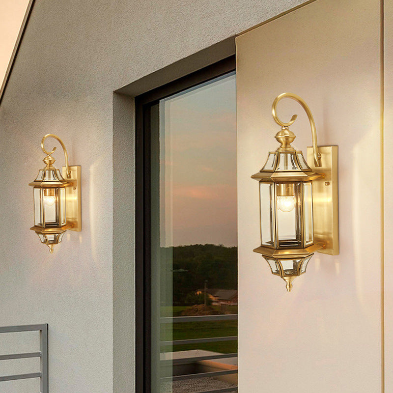 Traditionelle europäische Messing-Glas-polygone 1-Licht wasserdichte Wandbeleuchtung Lampen für Schlafzimmer, Terrasse und Garten | Brehn