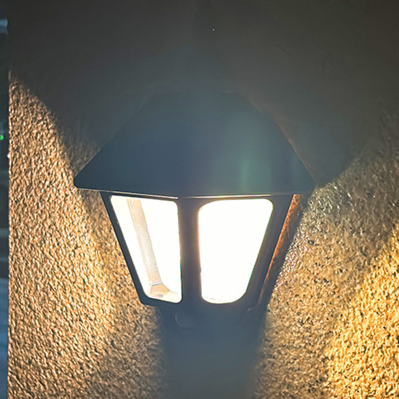 Traditionelle chinesische ABS Eisen Fu Zeichen Cone 1-Licht Solar Wandleuchte Lampe für Außenbereich | Brehn