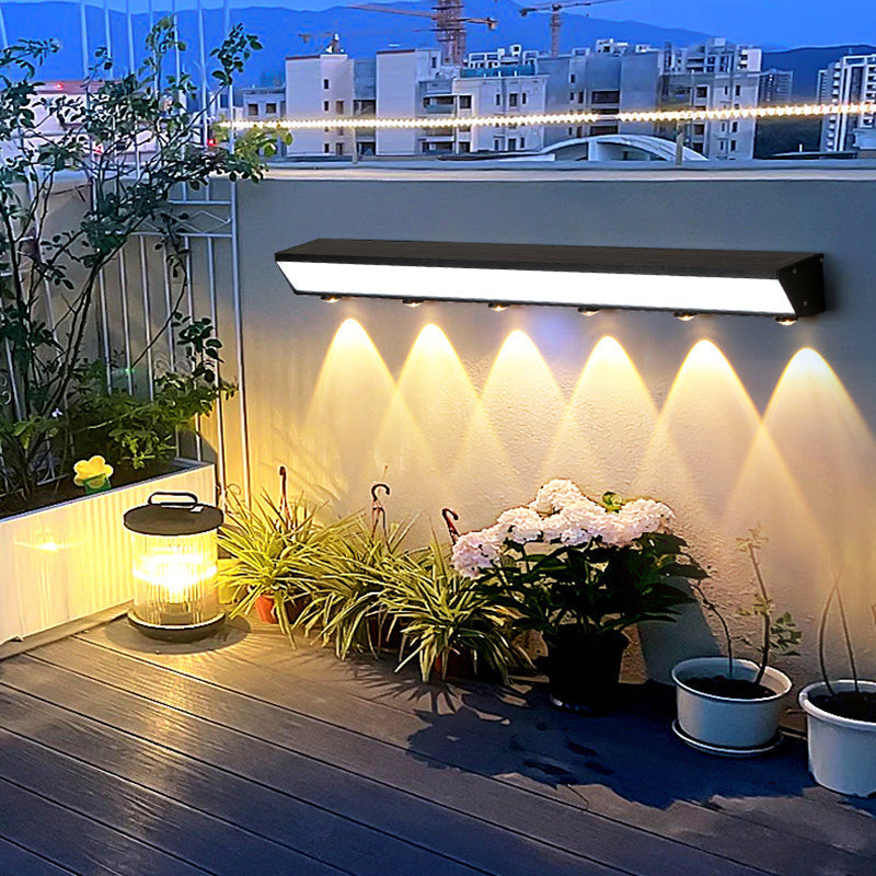 Solarbetriebene, wasserdichte, rechteckige LED-Wandleuchte mit Bewegungsmelder aus Acryl, Aluminium und Edelstahl für die Terrasse