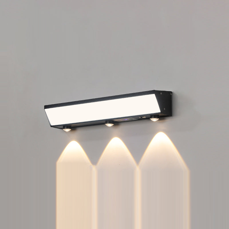 Solarbetriebene, wasserdichte, rechteckige LED-Wandleuchte mit Bewegungsmelder aus Acryl, Aluminium und Edelstahl für die Terrasse