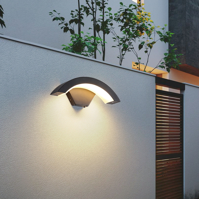 Moderner Minimalistischer Gebogener Aluminium Acryl LED Wandleuchtenlampe Für Garten | Brehn