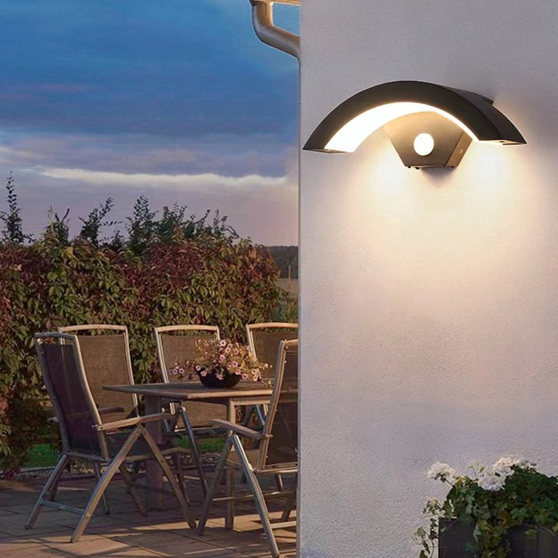 Moderner Minimalistischer Gebogener Aluminium Acryl LED Wandleuchtenlampe Für Garten | Brehn