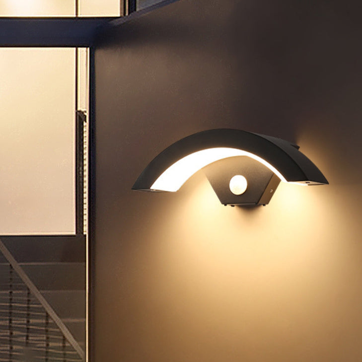 Moderner Minimalistischer Gebogener Aluminium Acryl LED Wandleuchtenlampe Für Garten | Brehn