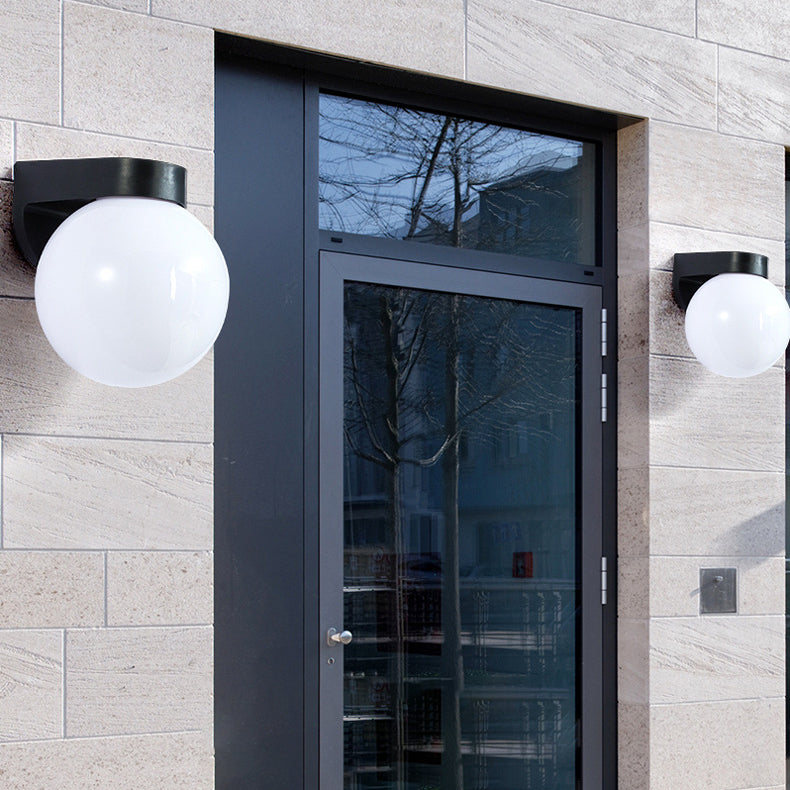 Wasserdichte, kugelförmige Wandleuchte aus Polycarbonat-Acryl mit einem Licht für die Terrasse