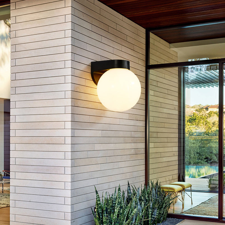 Wasserdichte, kugelförmige Wandleuchte aus Polycarbonat-Acryl mit einem Licht für die Terrasse