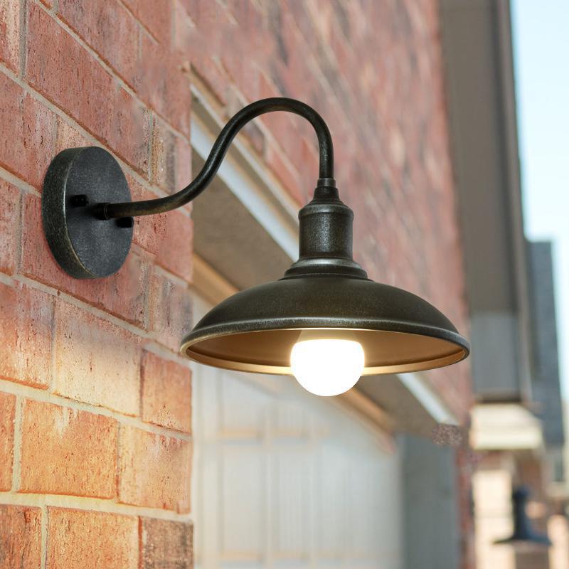 Zeitgenössische industrielle runde Topfdeckel-Form gebogene Stange Eisen Schirm 1-Licht Wandleuchte Lampe für Außenpatio | Brehn