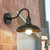 Zeitgenössische industrielle runde Topfdeckel-Form gebogene Stange Eisen Schirm 1-Licht Wandleuchte Lampe für Außenpatio | Brehn