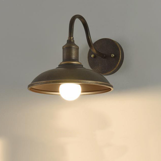 Zeitgenössische industrielle runde Topfdeckel-Form gebogene Stange Eisen Schirm 1-Licht Wandleuchte Lampe für Außenpatio | Brehn