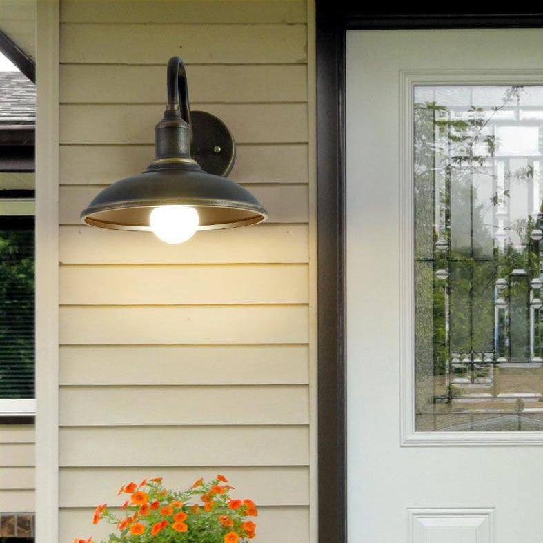 Zeitgenössische industrielle runde Topfdeckel-Form gebogene Stange Eisen Schirm 1-Licht Wandleuchte Lampe für Außenpatio | Brehn