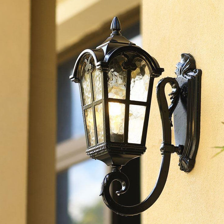 Traditionelle europäische quadratische Spitze Aluminium bedrucktes Glas 1-Licht Außenwandleuchte für Garten | Brehn