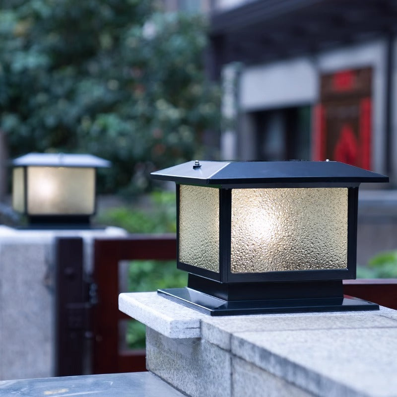 Moderner minimalistischer solarbetriebener wasserdichter rechteckiger Diamantstreifen-Glas-Schirm Aluminiumrahmen LED-Pfostenkopflicht für den Garten | Brehn