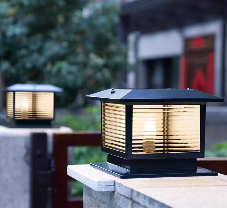 Moderner minimalistischer solarbetriebener wasserdichter rechteckiger Diamantstreifen-Glas-Schirm Aluminiumrahmen LED-Pfostenkopflicht für den Garten | Brehn