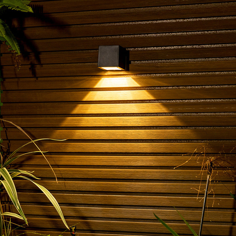 Moderner Minimalistischer Würfel Kunststoff Solar LED Wandleuchtenlampe für Garten | Brehn