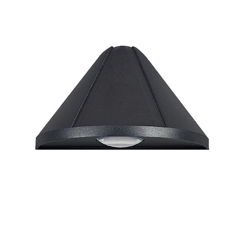 Moderner minimalistischer wasserdichter dreieckiger Halbring-Druckguss-Aluminium-PC-LED-Wandlicht für Außenpatio | Brehn
