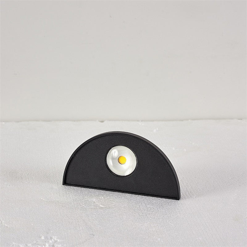 Moderner minimalistischer wasserdichter dreieckiger Halbring-Druckguss-Aluminium-PC-LED-Wandlicht für Außenpatio | Brehn