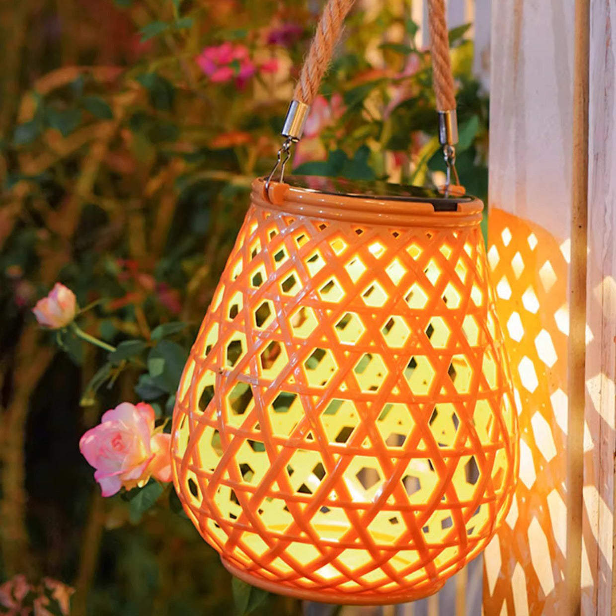 Traditionelles Chinesisches Solar-Wasserdicht Oval Rund Hollow Mesh ABS LED Außen Landschaftslicht Für Garten | Brehn