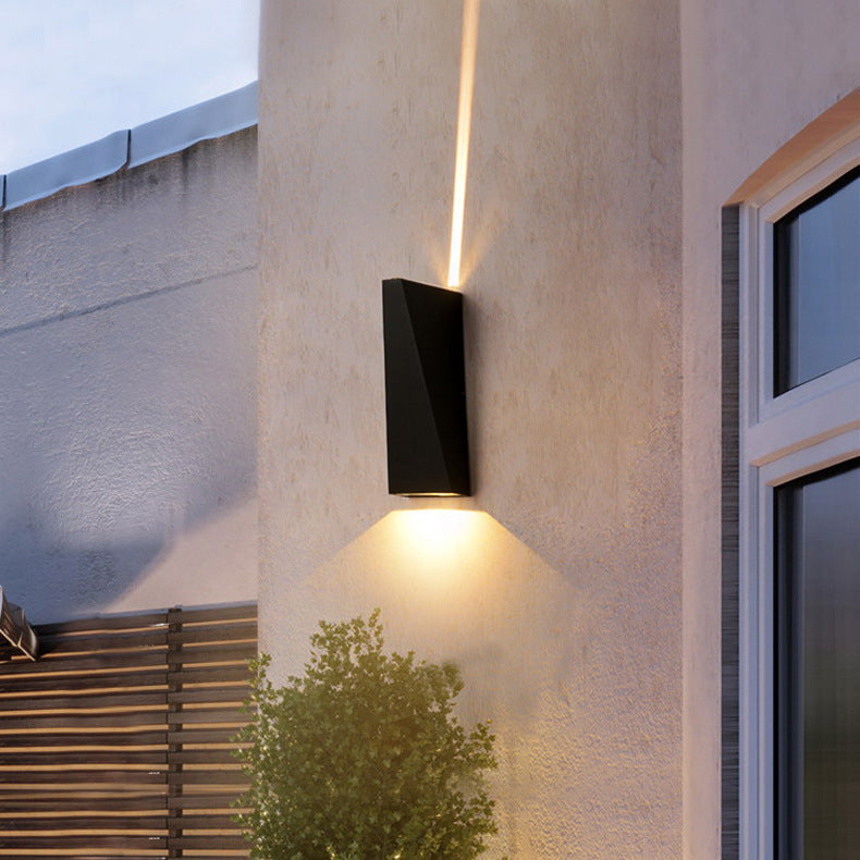 Moderne Minimalistische Wasserfeste Trapezförmige Aluminium Druckguss LED Außenwandleuchte für den Außenbereich | Brehn